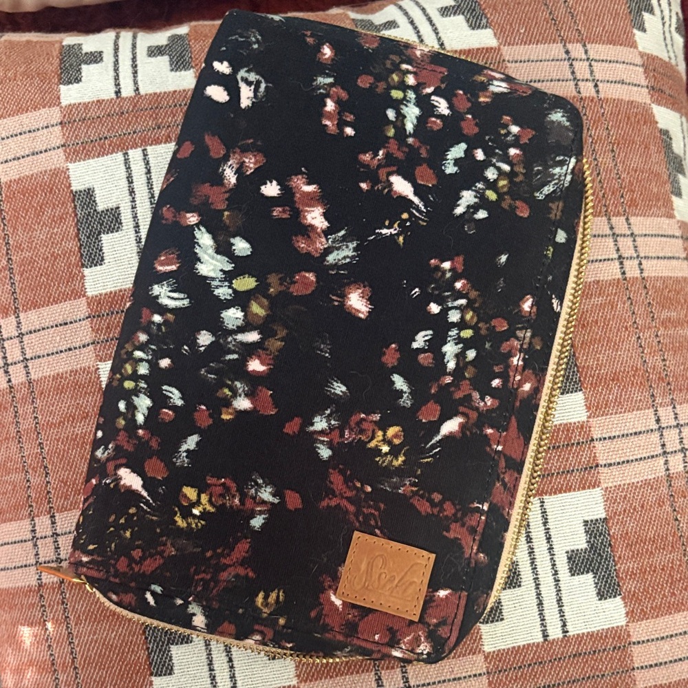 Travel jewelry case